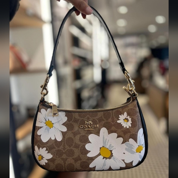 NWT COACH CZ586 Women’s Teri Shoulder Bag Signature Canvas&Leather Floral Print - Picture 4 of 6